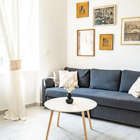 Valeria Louis Perfect Getaway - Great Location Center Apartment