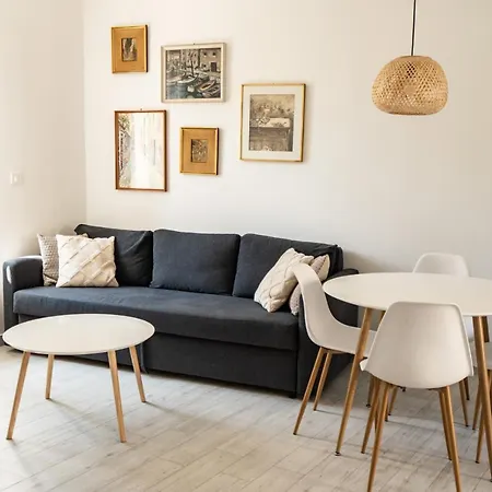Valeria Louis Perfect Getaway - Great Location Center Apartment