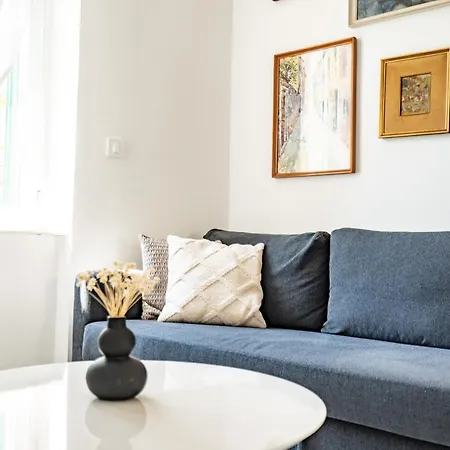 Valeria Louis Perfect Getaway - Great Location Center Apartment