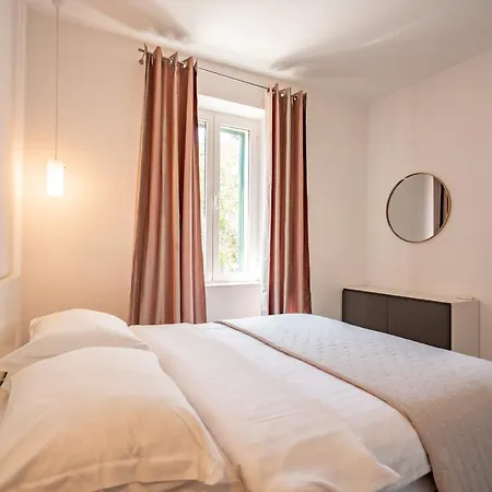 Valeria Louis Perfect Getaway - Great Location Center Split