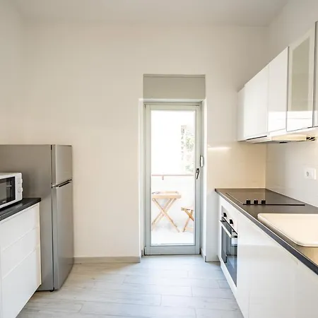 Апартаменты Valeria Louis Perfect Getaway - Great Location Center