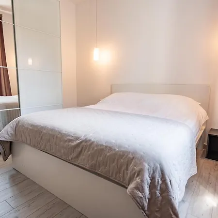 Апартаменты Valeria Louis Perfect Getaway - Great Location Center *