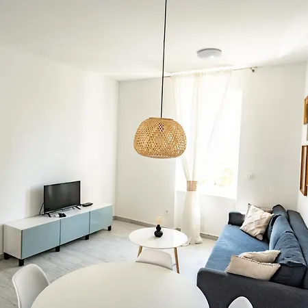 Valeria Louis Perfect Getaway - Great Location Center Апартаменты