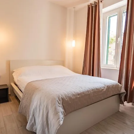 Valeria Louis Perfect Getaway - Great Location Center Апартаменты