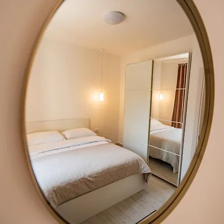 Апартаменты Valeria Louis Perfect Getaway - Great Location Center