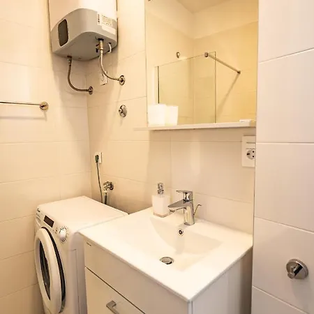 Valeria Louis Perfect Getaway - Great Location Center Апартаменты