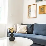 Valeria Louis Perfect Getaway - Great Location Center Apartman