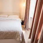 Valeria Louis Perfect Getaway - Great Location Center Split